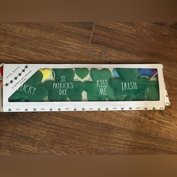 Rae Dunn St. Party’s St. Patrick’s Day garland shamrocks - Picture 2 of 4